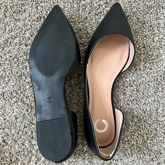 Journee Cortni flats - New w box! - Picture 4 of 6